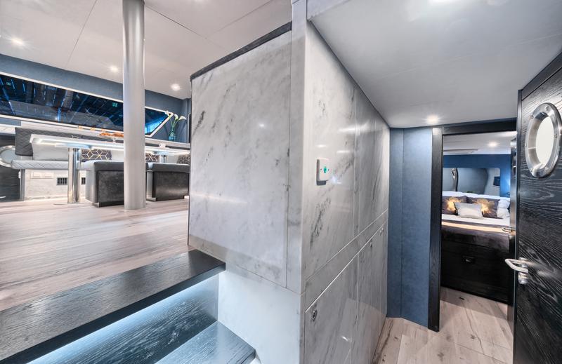 Book yachts online - catamaran - Luna 49 - Katamaran Red - rent