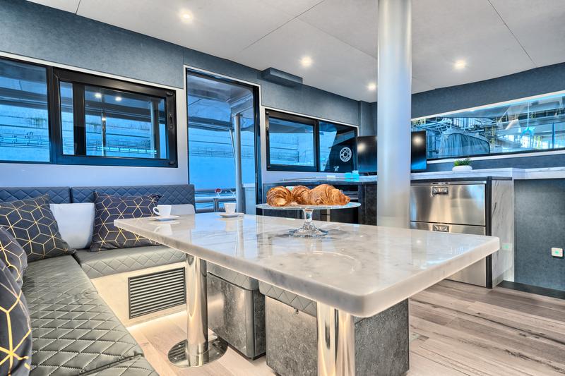 Book yachts online - catamaran - Luna 49 - Katamaran Red - rent