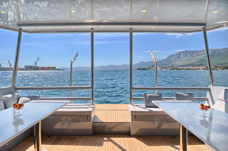 Book yachts online - catamaran - Luna 49 - Katamaran Red - rent