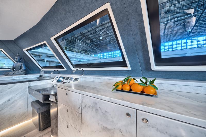 Book yachts online - catamaran - Luna 49 - Katamaran Red - rent