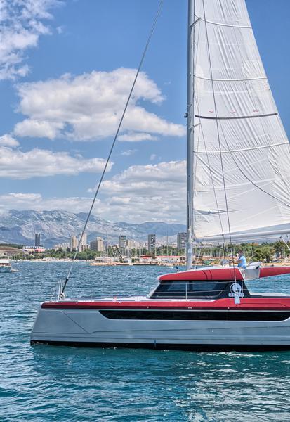 Book yachts online - catamaran - Luna 49 - Katamaran Red - rent