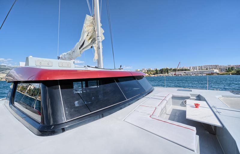 Book yachts online - catamaran - Luna 49 - Katamaran Red - rent
