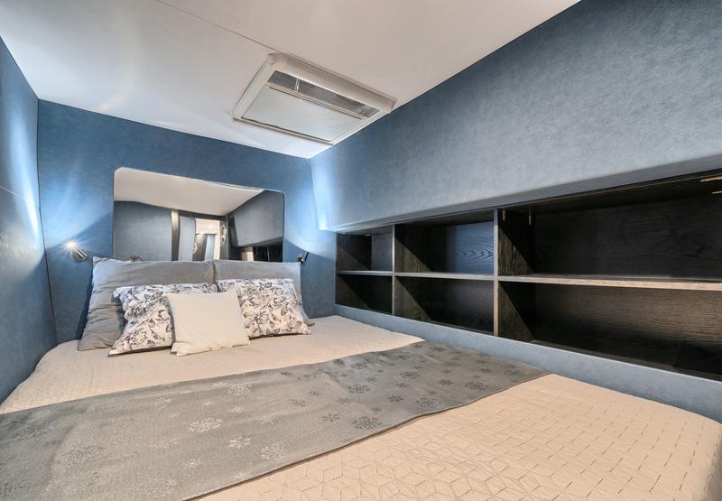 Book yachts online - catamaran - Luna 49 - Katamaran Red - rent