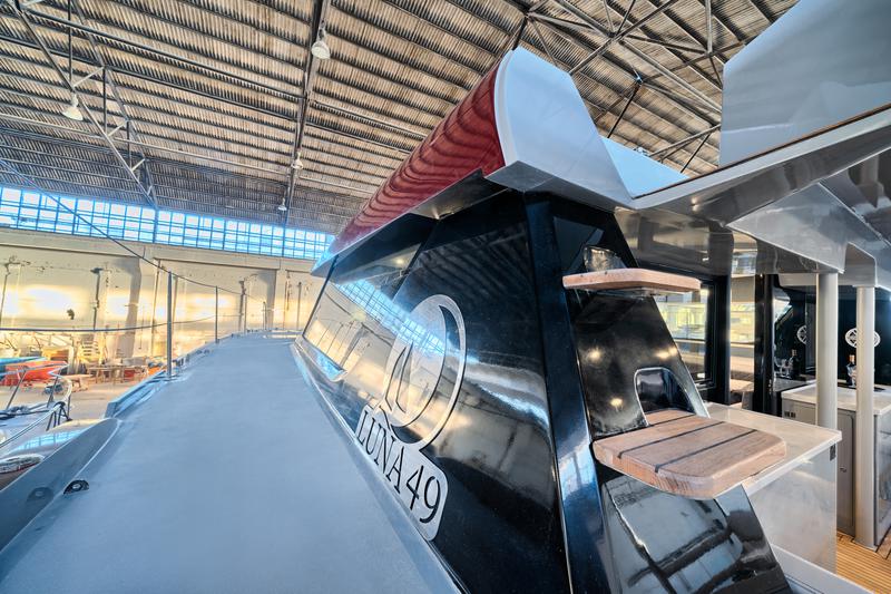 Book yachts online - catamaran - Luna 49 - Katamaran Red - rent