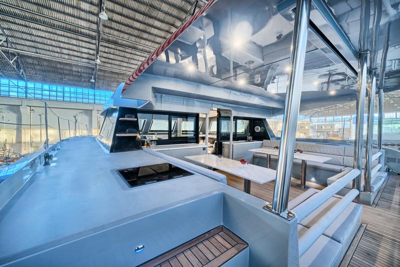 Book yachts online - catamaran - Luna 49 - Katamaran Red - rent