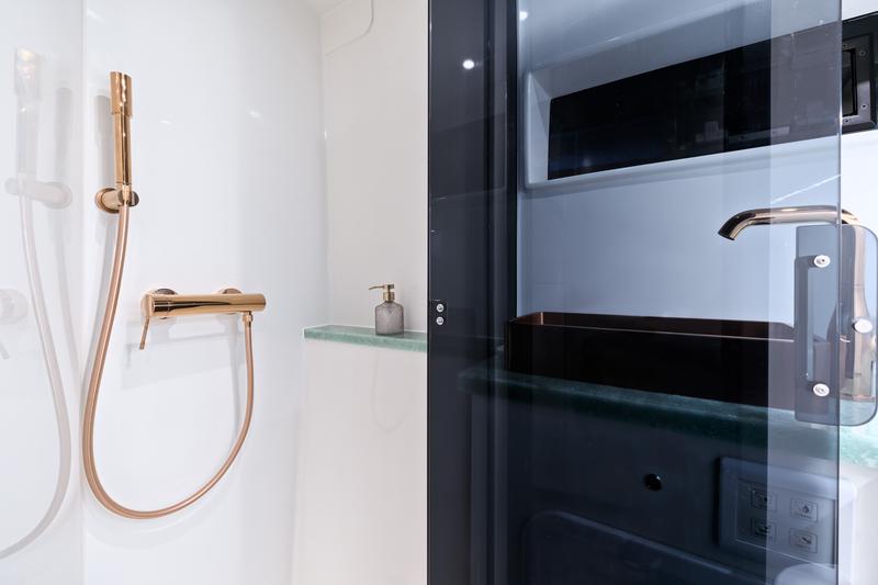 Book yachts online - catamaran - Luna 49 - Katamaran Red - rent