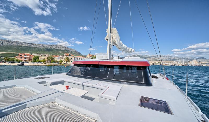 Book yachts online - catamaran - Luna 49 - Katamaran Red - rent
