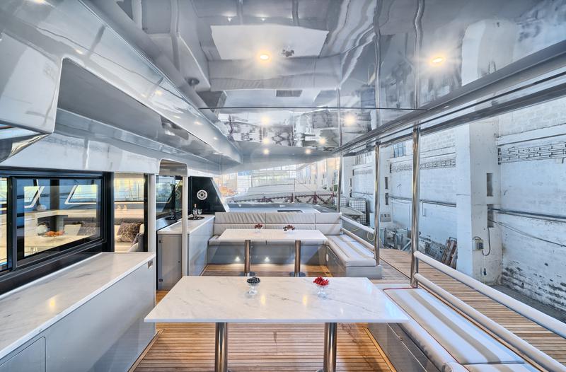 Book yachts online - catamaran - Luna 49 - Katamaran Red - rent