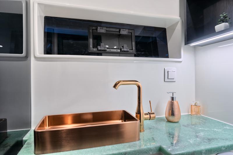 Book yachts online - catamaran - Luna 49 - Katamaran Red - rent