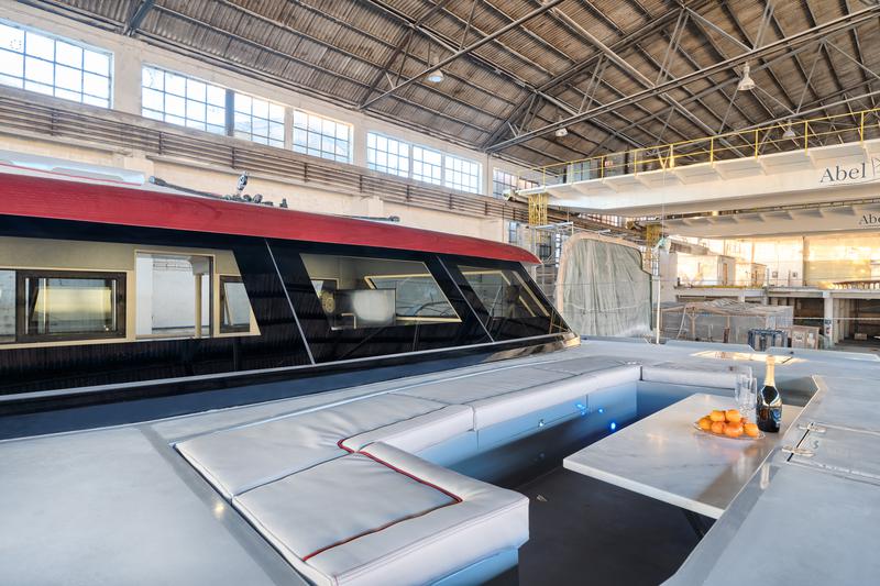 Book yachts online - catamaran - Luna 49 - Katamaran Red - rent