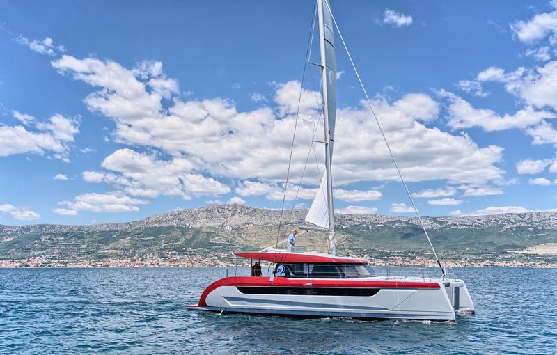 Book yachts online - catamaran - Luna 49 - Katamaran Red - rent