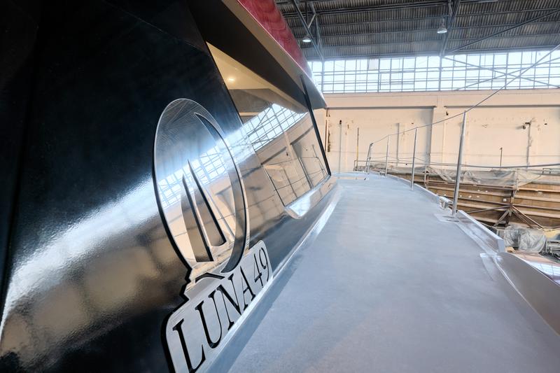 Book yachts online - catamaran - Luna 49 - Katamaran Red - rent