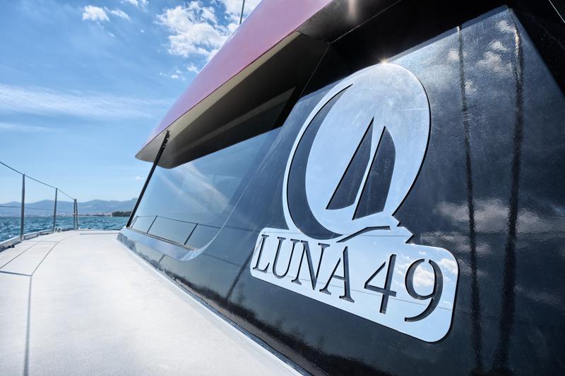 Book yachts online - catamaran - Luna 49 - Katamaran Red - rent