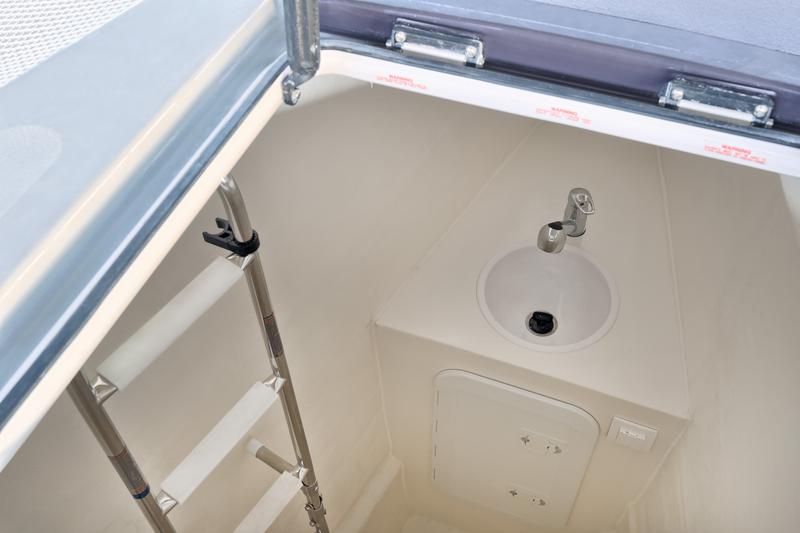 Book yachts online - catamaran - Luna 49 - Katamaran Red - rent