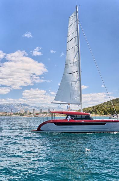 Book yachts online - catamaran - Luna 49 - Katamaran Red - rent