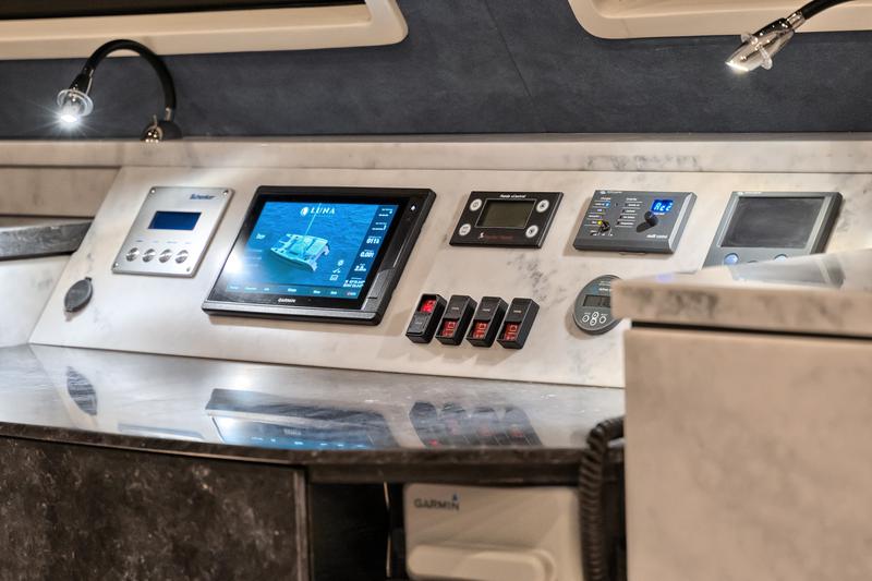 Book yachts online - catamaran - Luna 49 - Katamaran Red - rent