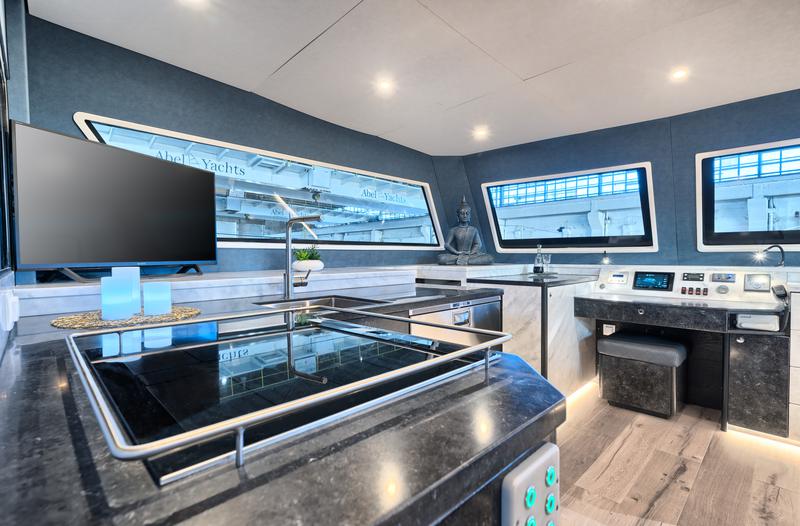 Book yachts online - catamaran - Luna 49 - Katamaran Red - rent