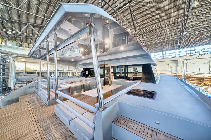 Book yachts online - catamaran - Luna 49 - Katamaran Red - rent