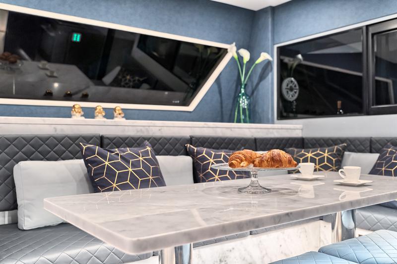 Book yachts online - catamaran - Luna 49 - Katamaran Red - rent