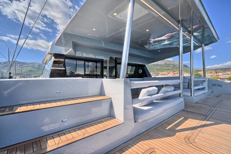 Book yachts online - catamaran - Luna 49 - Katamaran Red - rent