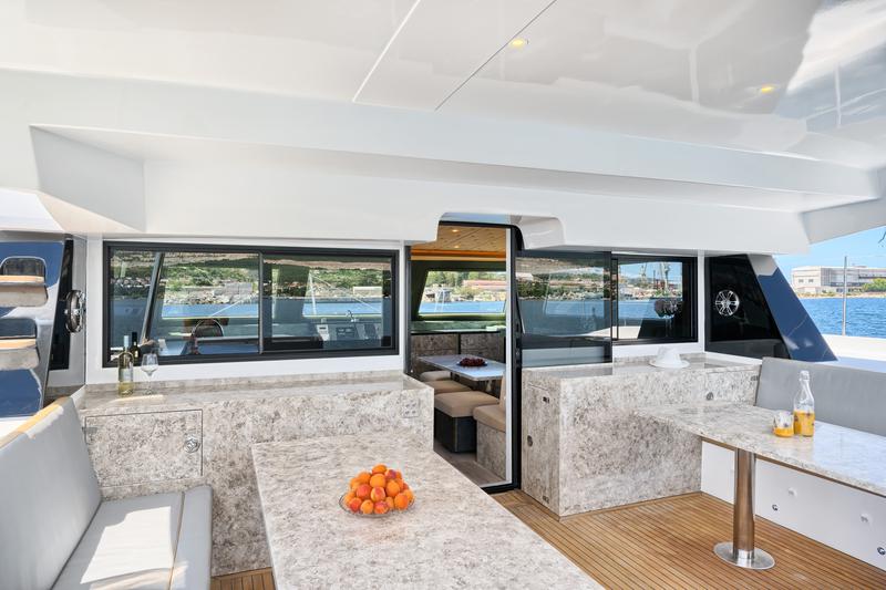 Book yachts online - catamaran - Luna 49 - Gold - rent