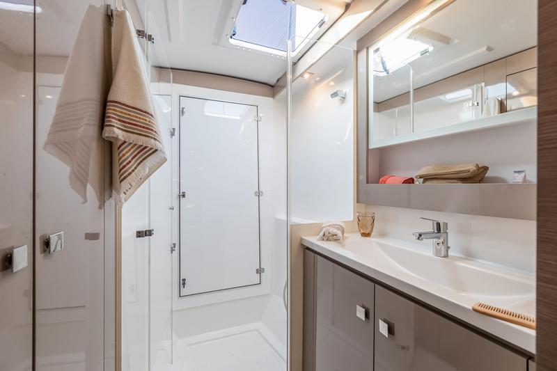 Book yachts online - catamaran - Isla 40 (A/C &amp; Watermaker &amp; Generator - 4+1 Cabins/4 Heads) - Anasa - rent