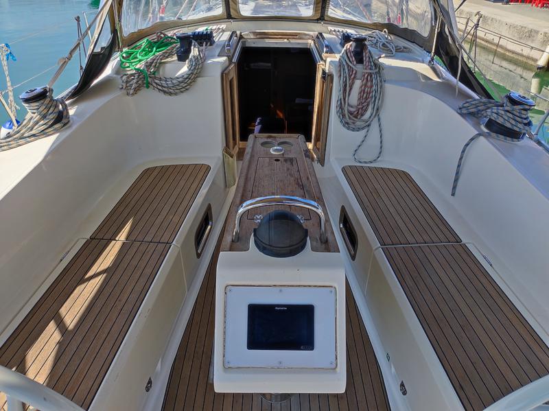 Book yachts online - sailboat - Bavaria Cruiser 41 - IOLI - rent