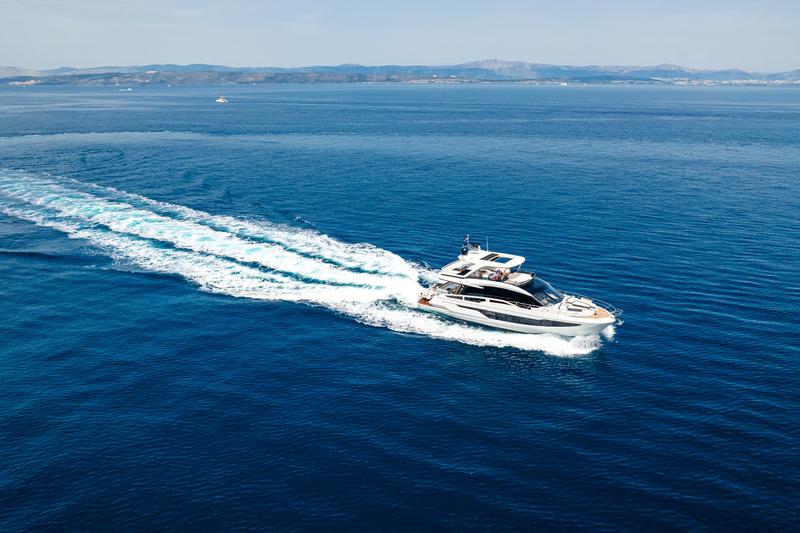 Book yachts online - motorboat - Galeon 640 Fly - FGstar - rent