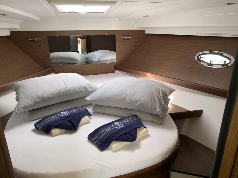 Book yachts online - motorboat - Beneteau Antares 36 - SOLAVIS - rent