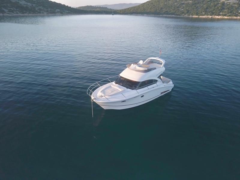 Book yachts online - motorboat - Beneteau Antares 36 - SOLAVIS - rent