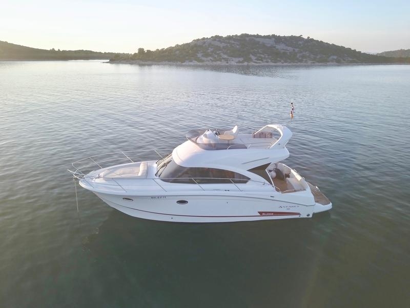 Book yachts online - motorboat - Beneteau Antares 36 - SOLAVIS - rent