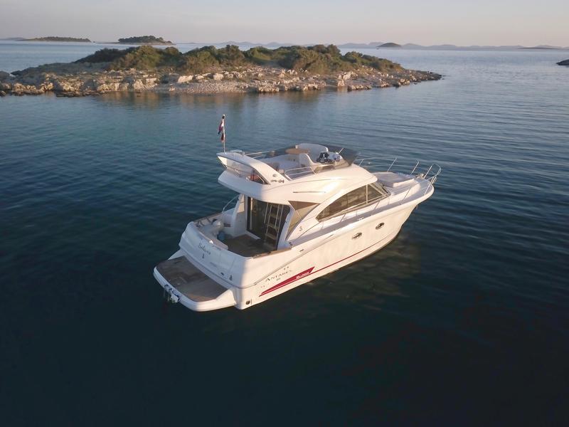 Book yachts online - motorboat - Beneteau Antares 36 - SOLAVIS - rent