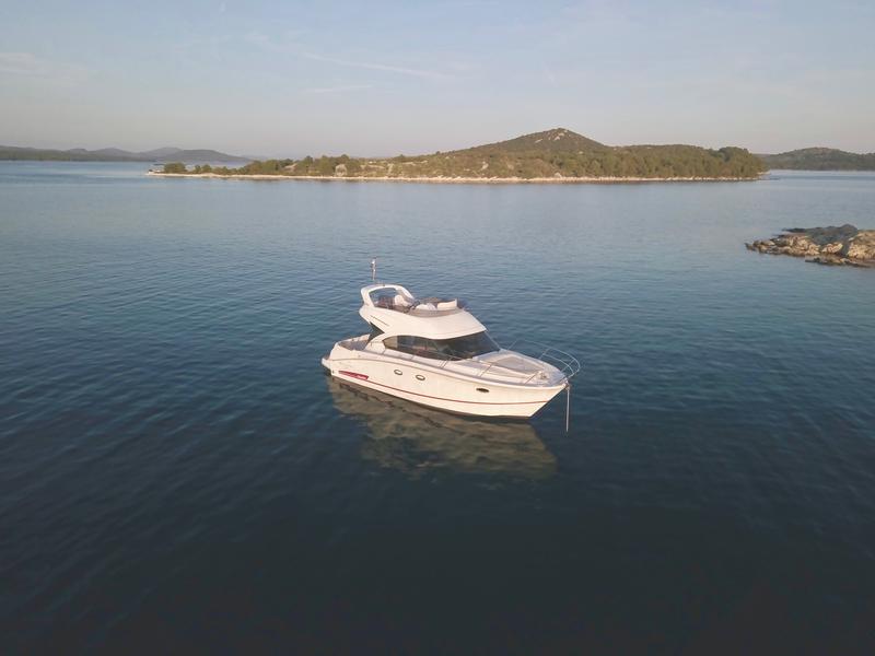 Book yachts online - motorboat - Beneteau Antares 36 - SOLAVIS - rent
