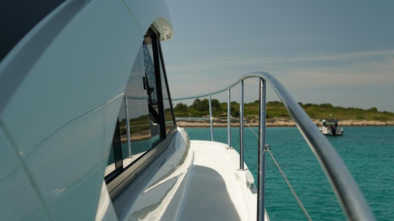 Book yachts online - motorboat - Beneteau Antares 36 - SOLAVIS - rent