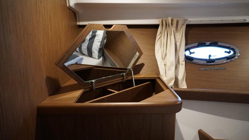 Book yachts online - motorboat - Beneteau Antares 36 - SOLAVIS - rent