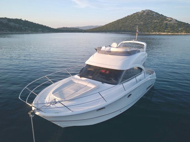 Book yachts online - motorboat - Beneteau Antares 36 - SOLAVIS - rent