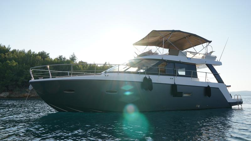 Book yachts online - motorboat - Sealine F450 - Shuron - rent
