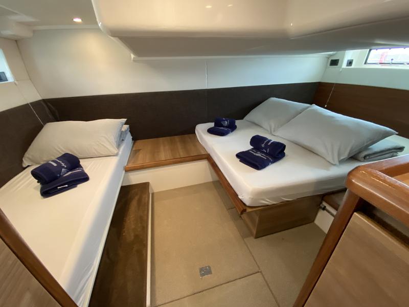 Book yachts online - motorboat - Sealine F450 - Shuron - rent