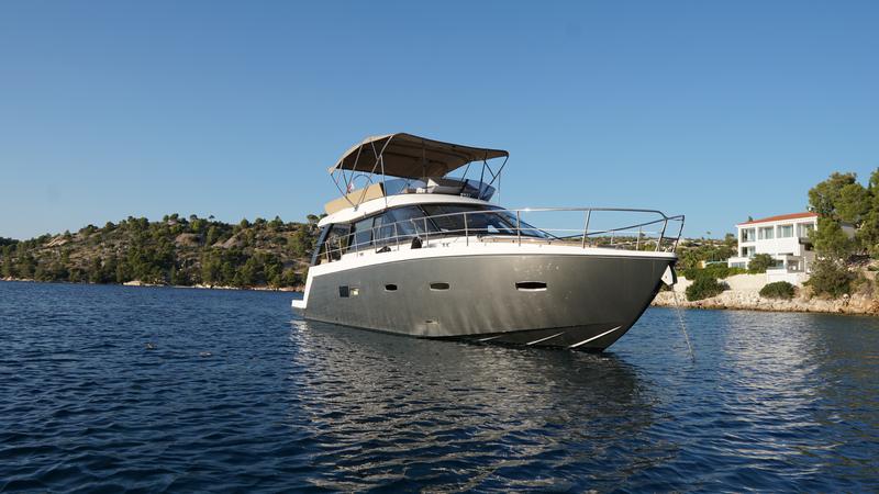Book yachts online - motorboat - Sealine F450 - Shuron - rent