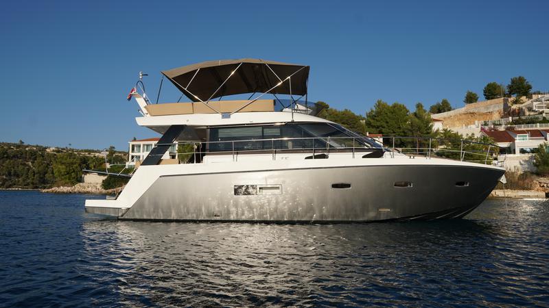 Book yachts online - motorboat - Sealine F450 - Shuron - rent
