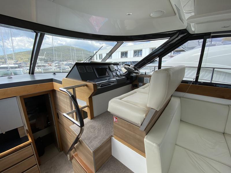 Book yachts online - motorboat - Sealine F450 - Shuron - rent