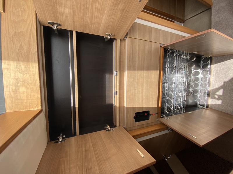 Book yachts online - motorboat - Sealine F450 - Shuron - rent