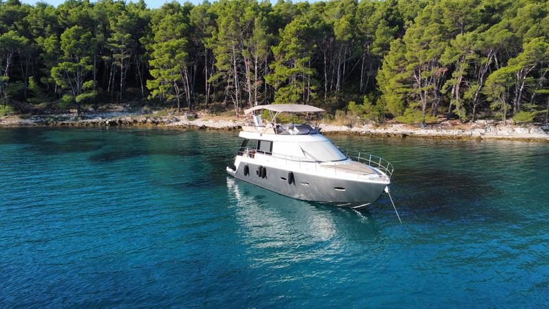 Book yachts online - motorboat - Sealine F450 - Shuron - rent