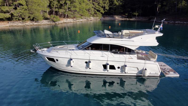 Book yachts online - motorboat - Bavaria Virtess 420 - SUNSHINE - rent