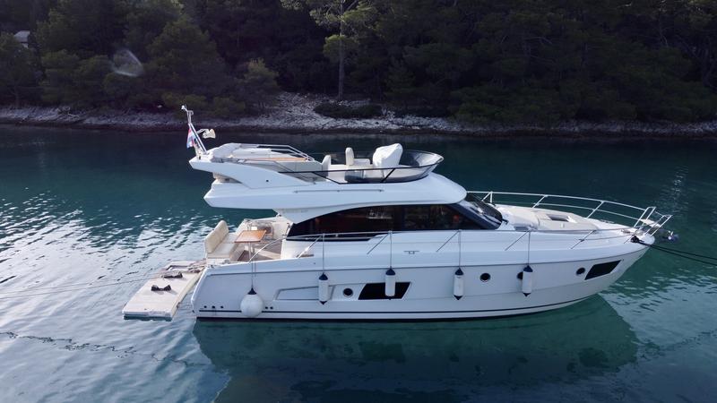 Book yachts online - motorboat - Bavaria Virtess 420 - SUNSHINE - rent