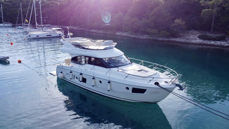 Book yachts online - motorboat - Bavaria Virtess 420 - SUNSHINE - rent