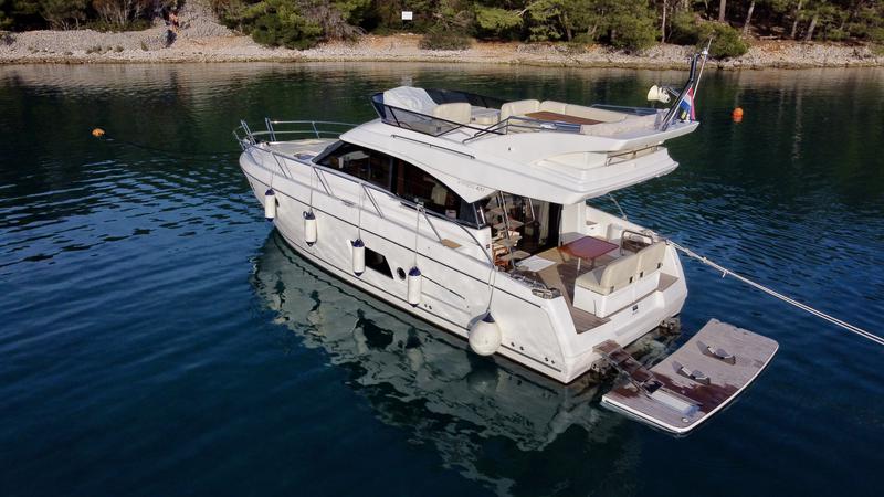 Book yachts online - motorboat - Bavaria Virtess 420 - SUNSHINE - rent