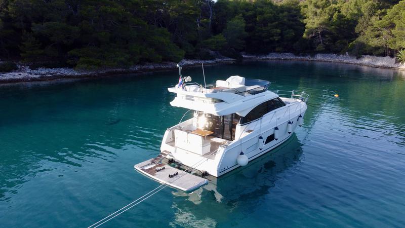 Book yachts online - motorboat - Bavaria Virtess 420 - SUNSHINE - rent