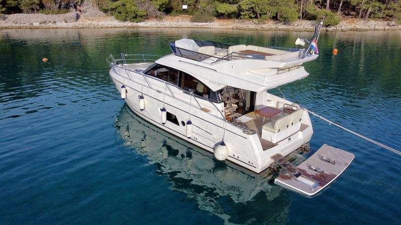 Book yachts online - motorboat - Bavaria Virtess 420 - SUNSHINE - rent