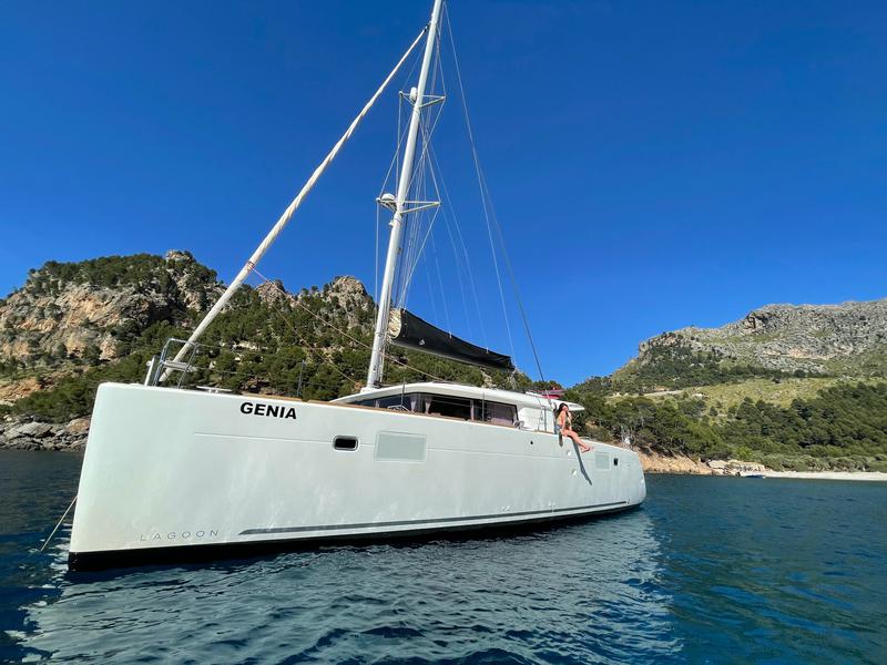 Book yachts online - catamaran - Lagoon 450 Fly - Genia - rent